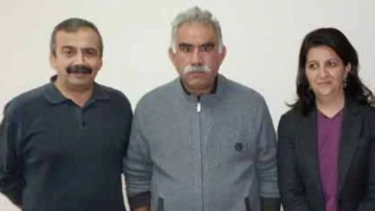 Foto - Öcalan'ın önündeki mikrofon olay oldu! Herkesin aklında aynı soru var