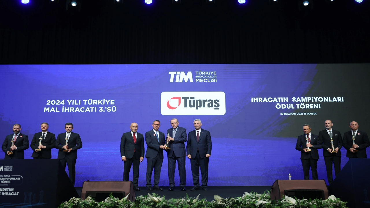 Foto - Ödül töreninde dikkat çeken Selçuk Bayraktar-Ali Koç detayı! Herkes o anlara dikkat kesildi