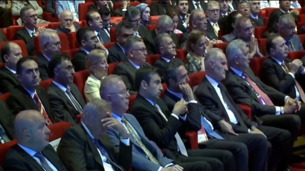 Ödül töreninde dikkat çeken Selçuk Bayraktar-Ali Koç detayı! Herkes o anlara dikkat kesildi