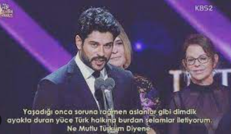 Foto - Ödül törenlerinde devletini ve milletini kötüleyen çakma sanatçılar! Güney Kore’de ödül alan Burak Özçivit bakın neler söyledi