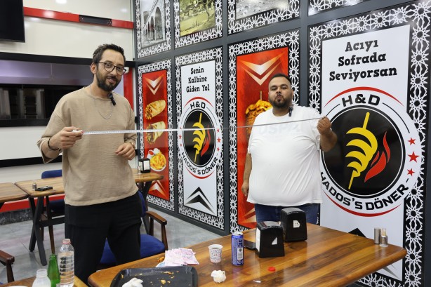 Foto - Ödülü alıca bakın nereye gitti! Döner yeme yarışmasında fıkra gibi olay!