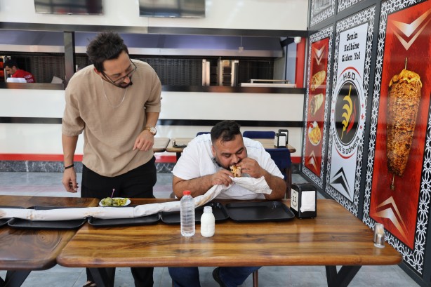 Foto - Ödülü alıca bakın nereye gitti! Döner yeme yarışmasında fıkra gibi olay!