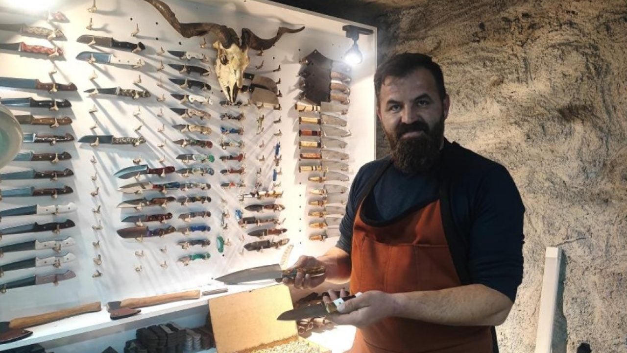 Odunluğu sanat atölyesine çevirdi! Hurda metallere hayat veriyor