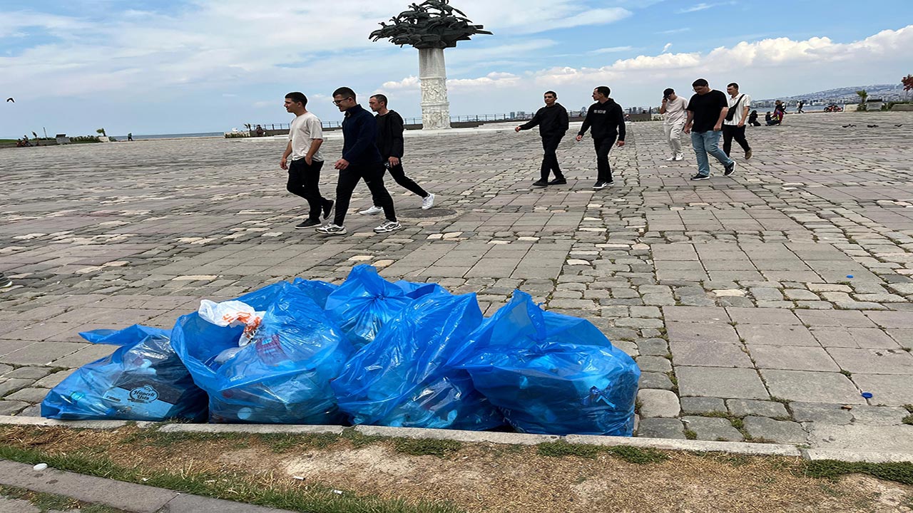 Foto - ‘Odunu koysan onu seçerim’ Çağdaş İzmir çöpe teslim!