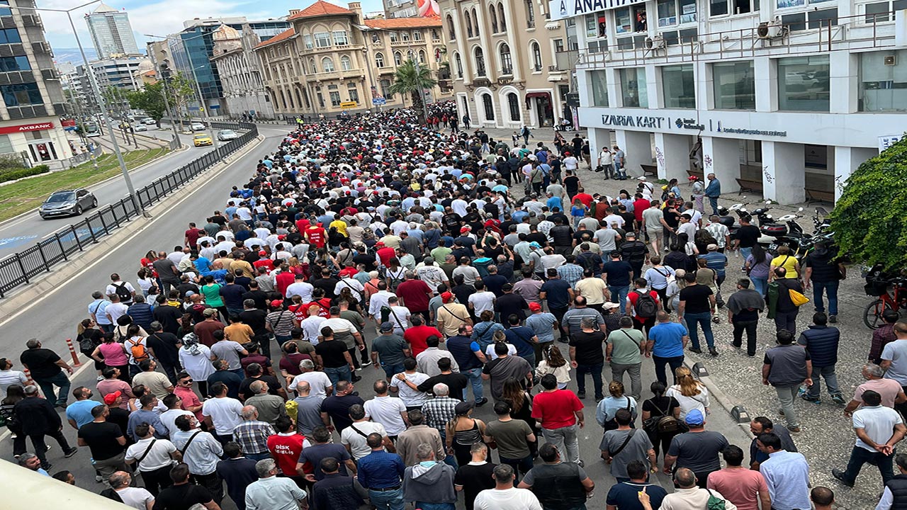 Foto - ‘Odunu koysan onu seçerim’ Çağdaş İzmir çöpe teslim!