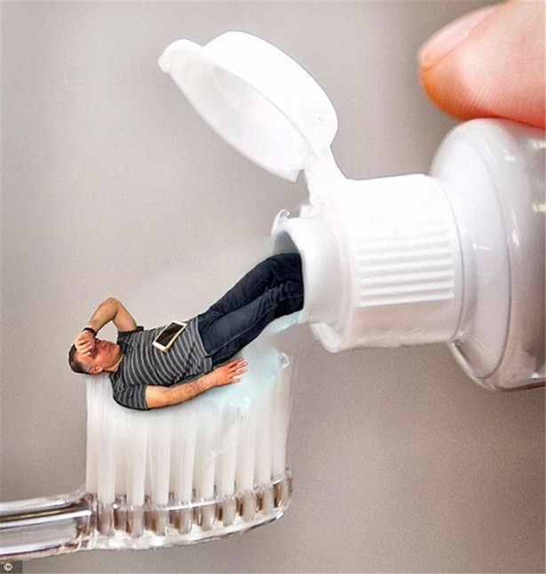 Foto - Ofiste uyuyakalınca herkesin diline düştü