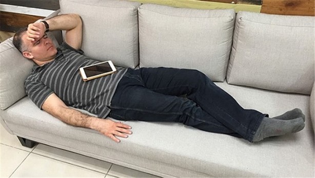 Ofiste uyuyakalınca herkesin diline düştü