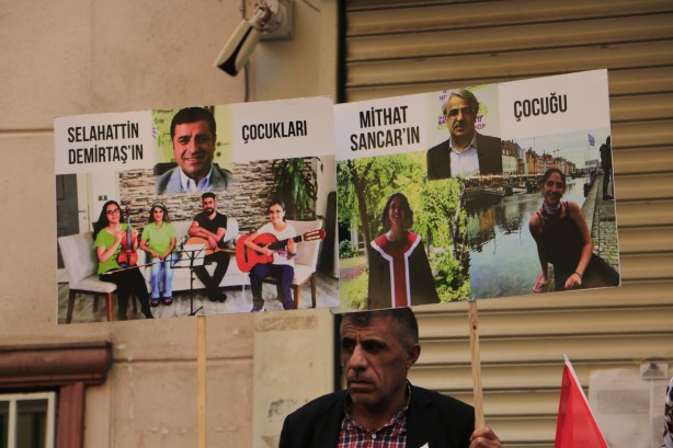 Foto - Oğlu PKK tarafından kaçırılan annenin Kürtçe çağrısı yürekleri sızlattı