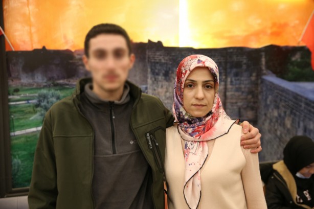 Foto - Oğlunu kurtararak PKK'ya diz çöktüren anne Ayşegül Biçer AK Parti'den aday oldu