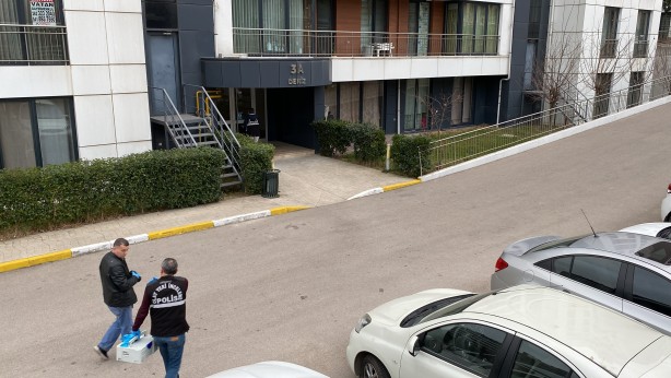 Foto - Oğlunu tabanca ile korkutmak isterken yanlışlıkla vurdu! Anne gözaltında...