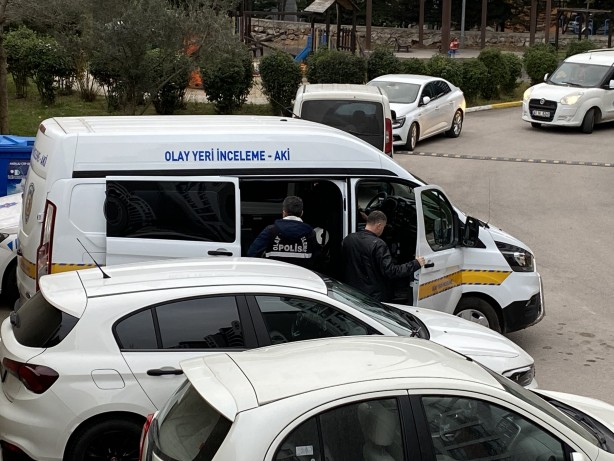 Foto - Oğlunu tabanca ile korkutmak isterken yanlışlıkla vurdu! Anne gözaltında...