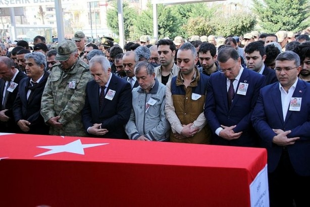 Foto - Oğlunun silah arkadaşına bu soruyu sorunca... Gözyaşlarına boğuldular