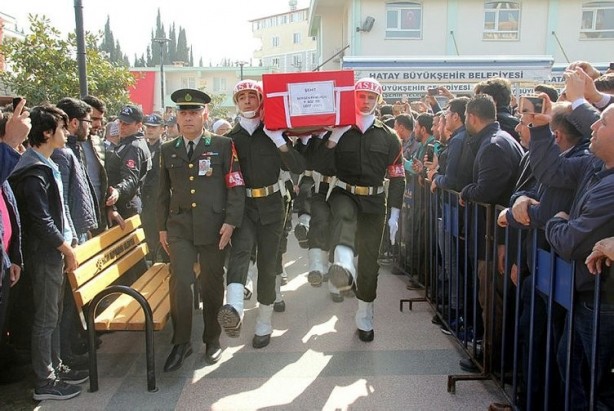 Foto - Oğlunun silah arkadaşına bu soruyu sorunca... Gözyaşlarına boğuldular