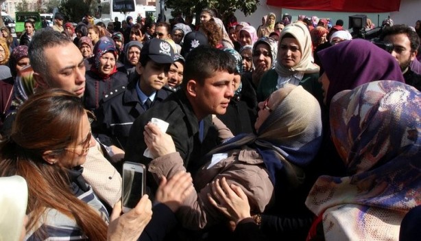 Foto - Oğlunun silah arkadaşına bu soruyu sorunca... Gözyaşlarına boğuldular