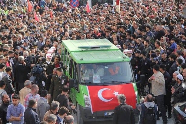 Foto - Oğlunun silah arkadaşına bu soruyu sorunca... Gözyaşlarına boğuldular