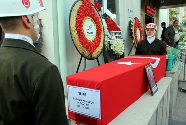Foto - Oğlunun silah arkadaşına bu soruyu sorunca... Gözyaşlarına boğuldular