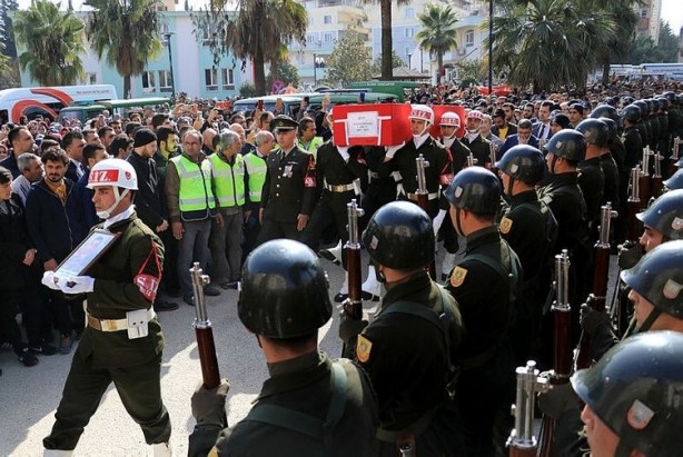 Foto - Oğlunun silah arkadaşına bu soruyu sorunca... Gözyaşlarına boğuldular