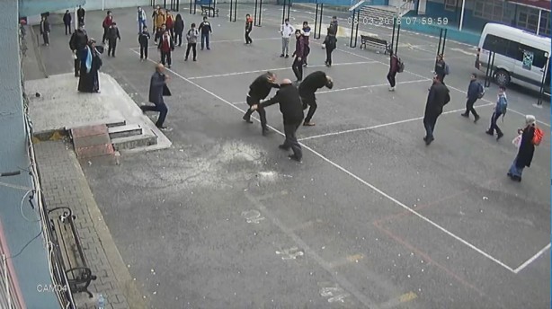 Foto - Öğrenci velisi öğretmene böyle saldırıdı!