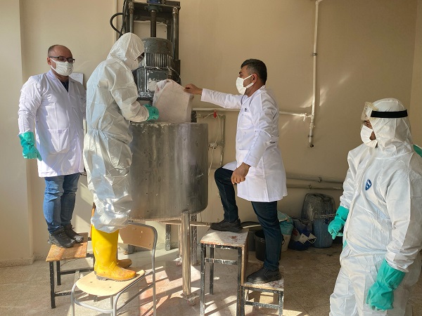 Foto - Öğrenciler 8 bin litre boya üretti