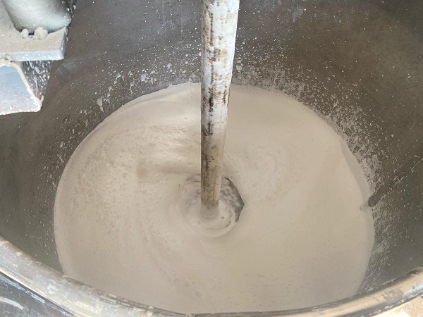 Öğrenciler 8 bin litre boya üretti