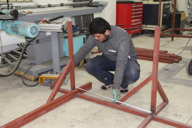 Öğrenciler depremzedeler için üretti