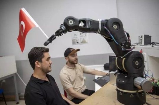 Öğrencilerden ALS hastalarına umut olacak proje: Yapay zeka tabanlı kol geliştirdiler