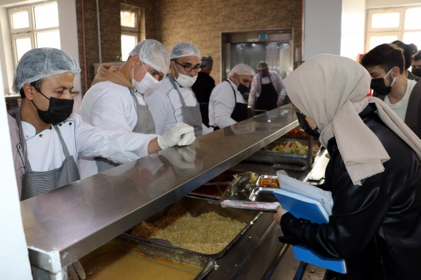 Foto - Öğrencilere 3 çeşit yemek 1 lira