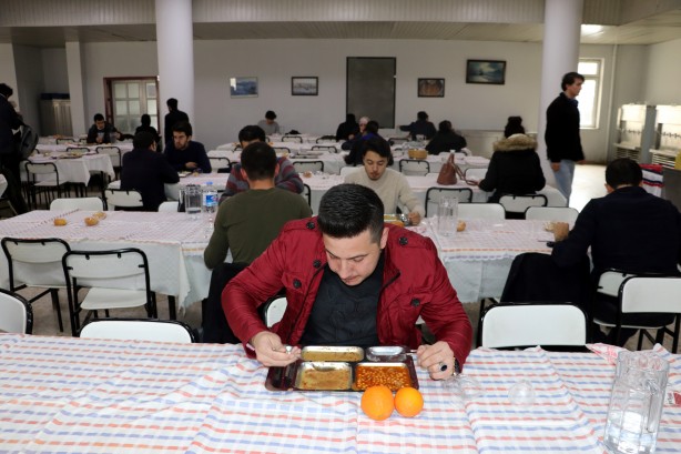 Foto - Öğrencilere 3 çeşit yemek 1 lira