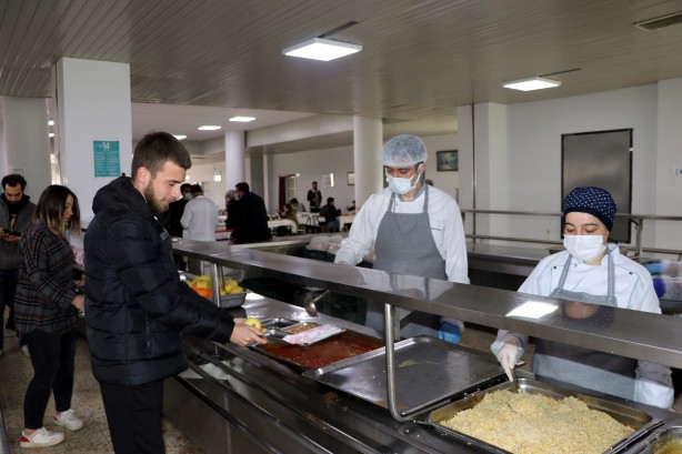 Foto - Öğrencilere 3 çeşit yemek 1 lira