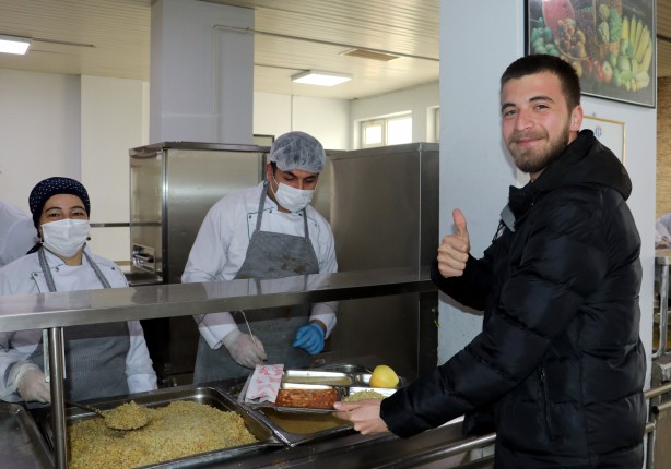 Foto - Öğrencilere 3 çeşit yemek 1 lira