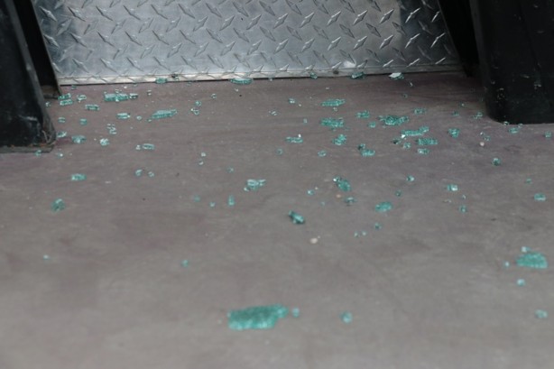 Foto - Öğrencilerin bulunduğu dolmuşa silahlı saldırı