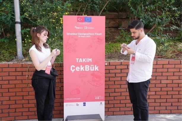 Foto - Öğrencilerin "ÇekBük" projesi ödül kazandı