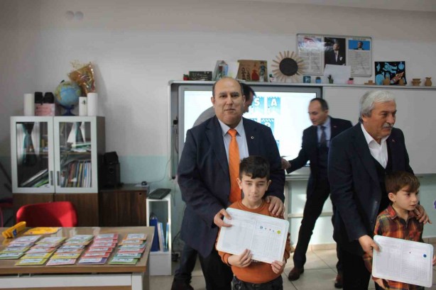 Öğrencilerin karne heyecanı