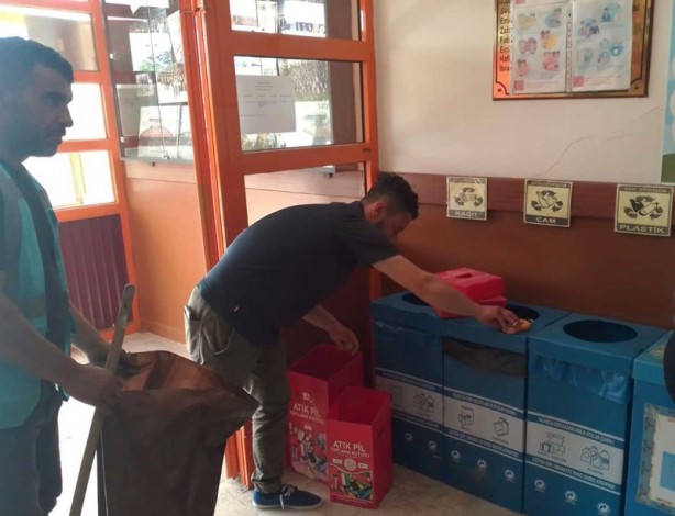 Foto - Öğrencilerin topladığı 400 kilo atık pil geri dönüşüme kazandırıldı