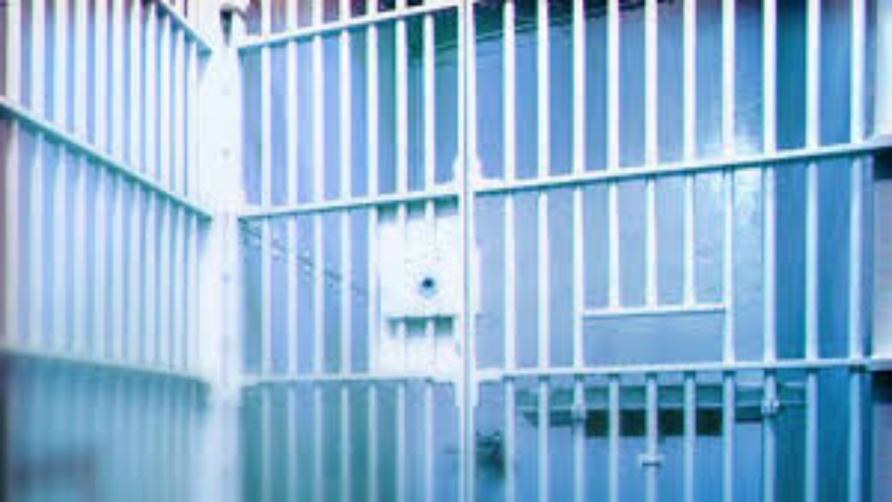 Öğrencisinden hamile kalan öğretmen için karar verildi! Otoparklardaki gizli buluşmaların sonu hapisle bitti