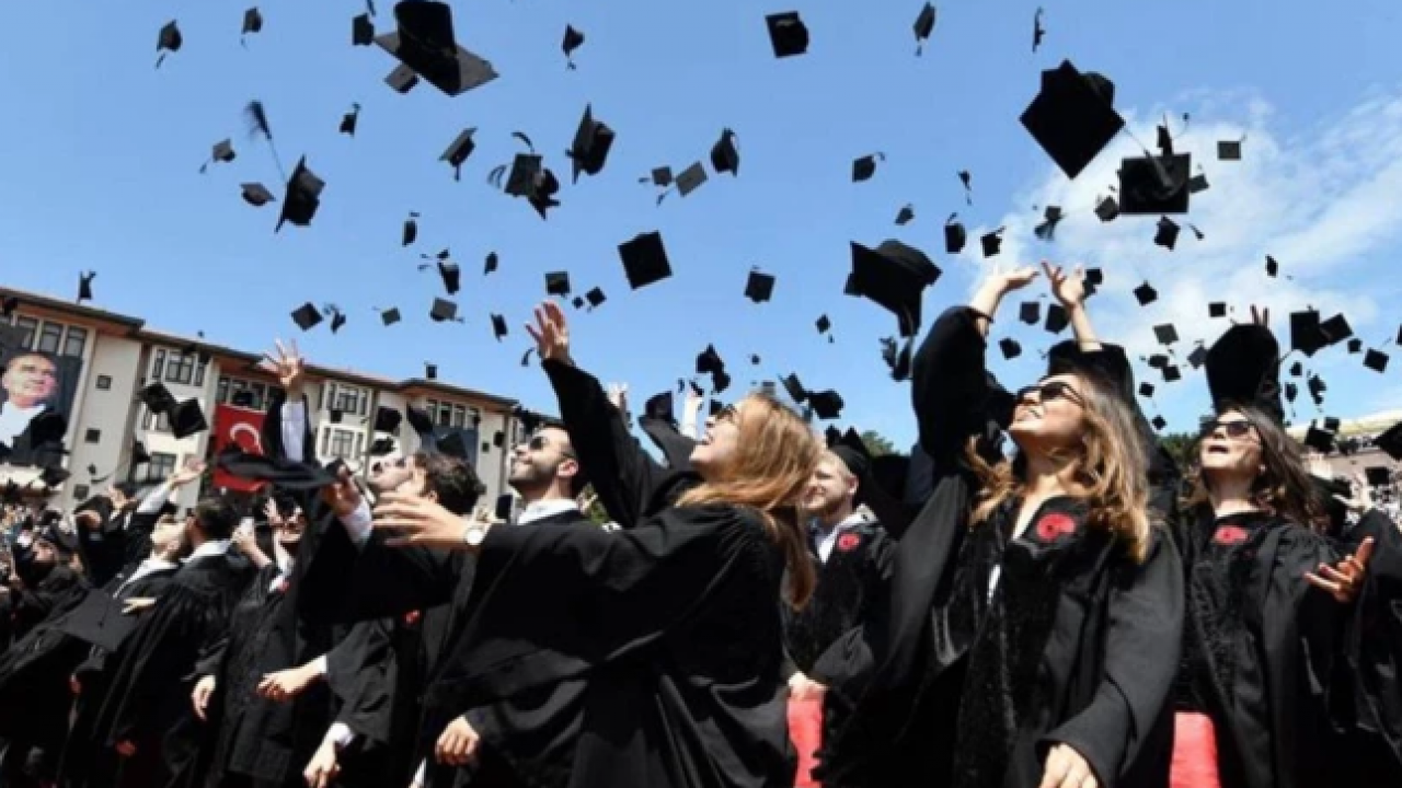 Foto - Öğrenciyiz müşteri değil! Özel üniversitelerde zam oranı yüzde 80’i geçti! Hangi üniversite kaç para?