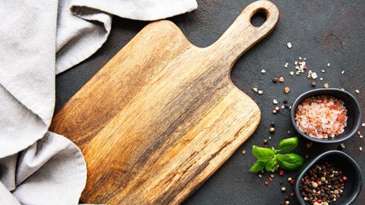 Öğrendiğinizde çöpe atmak isteyeceksiniz! Doğrama tahtalarındaki sağlığı etkileyen tehdit açıklandı