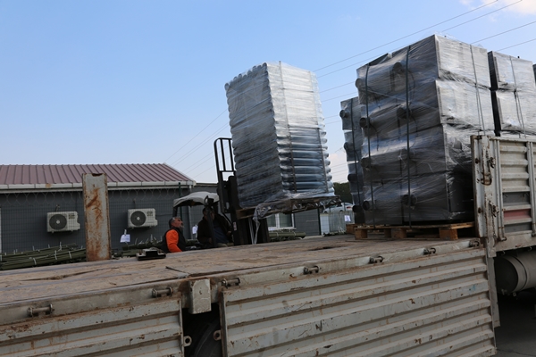 Foto - Öğretmen ve öğrencileri depremzedeler için çadırlar üretti