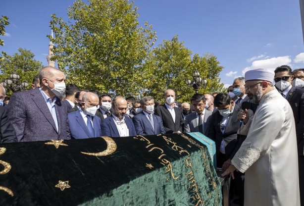Foto - Oğuzhan Asiltürk'ün cenaze namazı Hacıbayram Camisi'nde kılındı