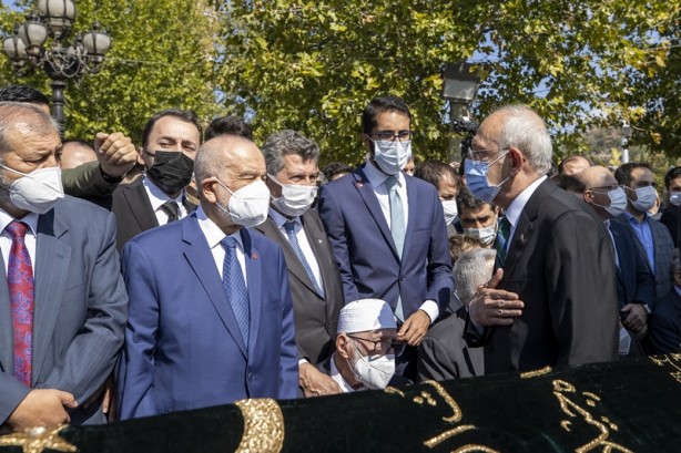 Foto - Oğuzhan Asiltürk'ün cenaze namazı Hacıbayram Camisi'nde kılındı