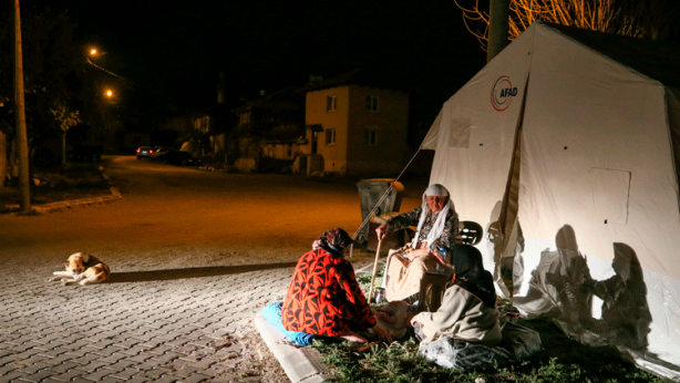Foto - OHAL bölgelesi ilen edilen depremden etkilenen bölgeler için alınan yeni kararlar Resmi Gazete'de yayımlandı. 