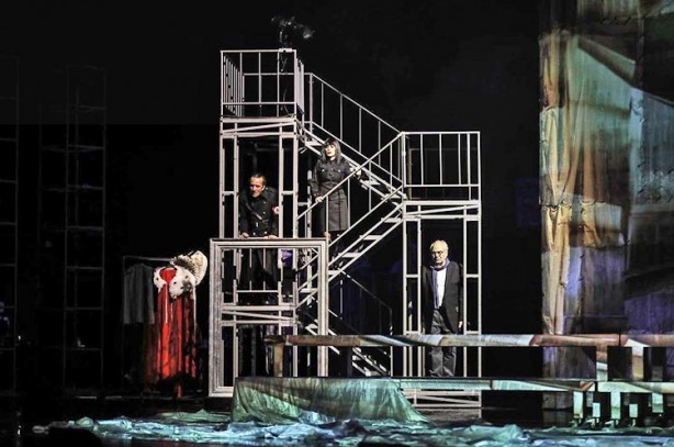 Foto - Okan Bayülgen, İngilizlerin hilkat garibesi ‘Richard’ ile ders verdi: Biz öteki görüyoruz, bizi ‘öteki’ görüyorlar... Senin derdin ne?