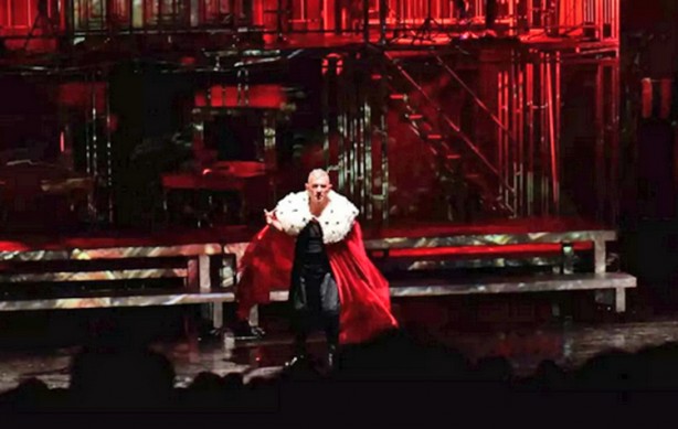 Foto - Okan Bayülgen, İngilizlerin hilkat garibesi ‘Richard’ ile ders verdi: Biz öteki görüyoruz, bizi ‘öteki’ görüyorlar... Senin derdin ne?