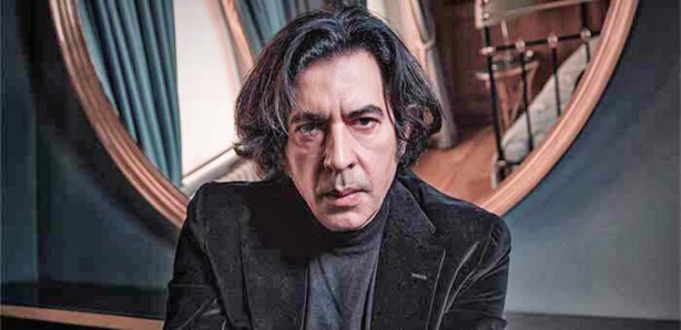 Foto - Okan Bayülgen, İngilizlerin hilkat garibesi ‘Richard’ ile ders verdi: Biz öteki görüyoruz, bizi ‘öteki’ görüyorlar... Senin derdin ne?