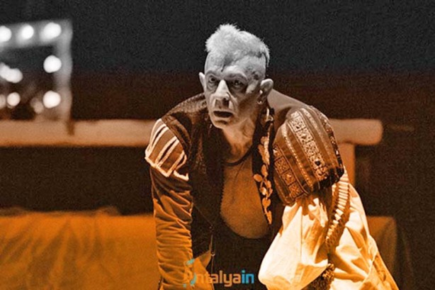 Foto - Okan Bayülgen, İngilizlerin hilkat garibesi ‘Richard’ ile ders verdi: Biz öteki görüyoruz, bizi ‘öteki’ görüyorlar... Senin derdin ne?