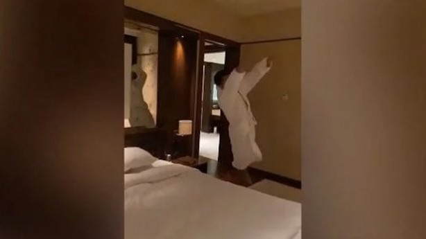 Foto - Okan Bayülgen ‘onu akıl hastanesine götürmek lazım’ dedi! ‘Dinimizde bunun bir ritüeli var’