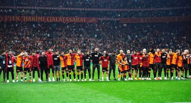 Foto - Okan Buruk alternatifi buldu bile... Galatasaraylılar şaşkın: Çok önemli çağrı!