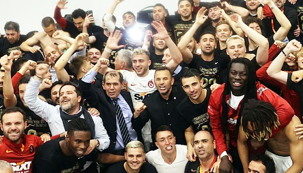 Foto - Okan Buruk alternatifi buldu bile... Galatasaraylılar şaşkın: Çok önemli çağrı!