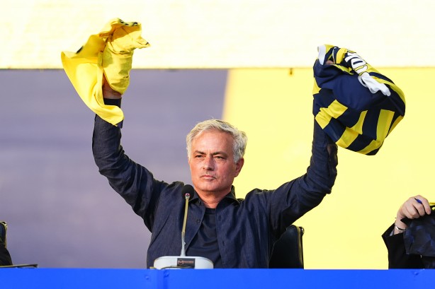 Foto - Okan Buruk istedi, Mourinho alıyor! Fenerbahçe'den Galatasaray'a yılın çalımı...