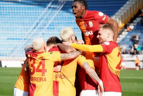 Foto - Okan Buruk yüzüne bakmıyordu! Ziyech bu kez kafaları karıştı: Şaşkına çeviren gelişme!